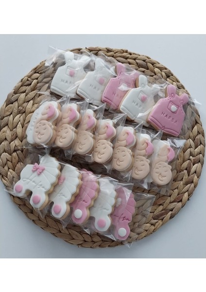 İsimli Pembe Yenidoğan Bulutta Uyuyan Bebek Tulum ve Bebek Arabası Butik Kurabiye - 20 Adet