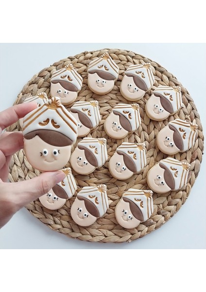 Krem Gold Detaylı Kahverengi Saçlı Sünnet Çocuğu Model Butik Kurabiye - 20 Adet