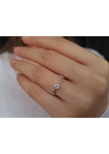 0,18 Karat Pırlanta Tektaş Yüzük 0415R0117 fırsatları