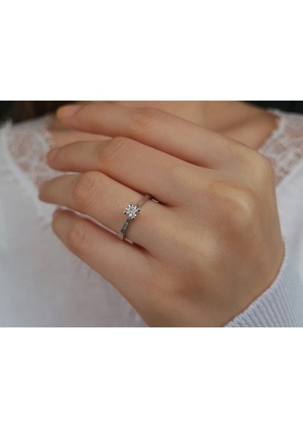 E Renk 0,28 Karat Pırlanta Tektaş Yüzük 0415R0118 fırsatları