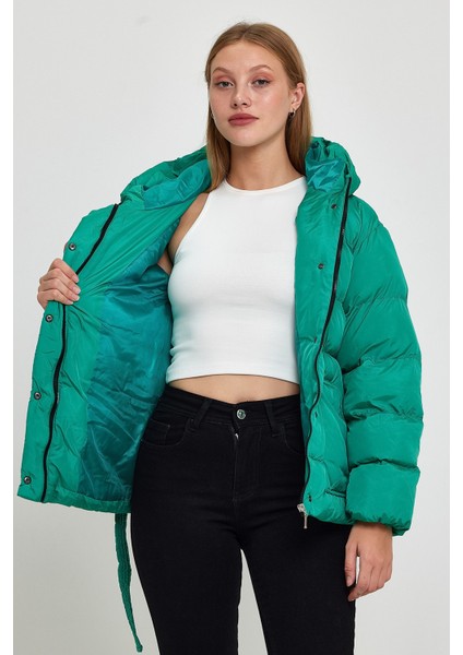 Kadın Benetton Kapüşonlu Kemerli Şişme Mont Kaban