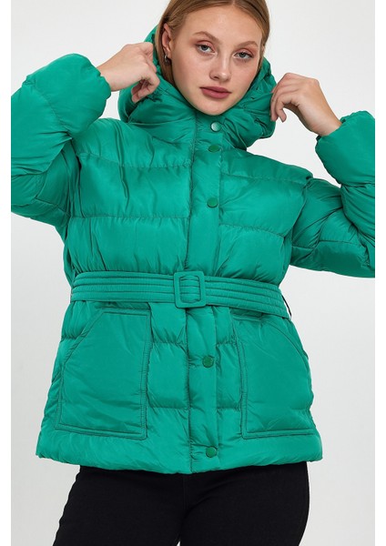 Kadın Benetton Kapüşonlu Kemerli Şişme Mont Kaban fırsatları