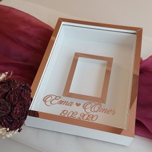 Verda Çerçeve Beyaz 30X40 cm Fotoğraf Bölümlü Yarı Rose Kaplamalı Ledsiz Isimli Gül Kutusu! Anı Çerçevesi