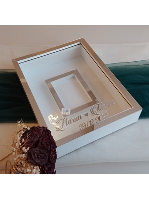 Verda Çerçeve Beyaz 30X40 cm Fotoğraf Bölümlü Yarı Gümüş Kaplamalı Ledli Isimli Gül Kutusu! Anı Çerçevesi