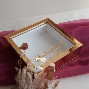 Verda Çerçeve Gold Pleksi Kaplı 25X25 cm Fotoğraf Bölümsüz Isimli Ledli Gül Saklama Kutusu! Anı Çerçevesi!