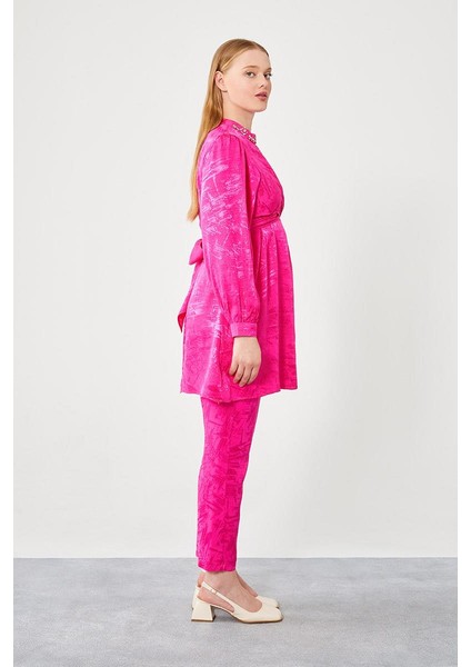 Fuşya Yaka Işlemeli Jakarlı Kumaş Pantolon Takım modelleri