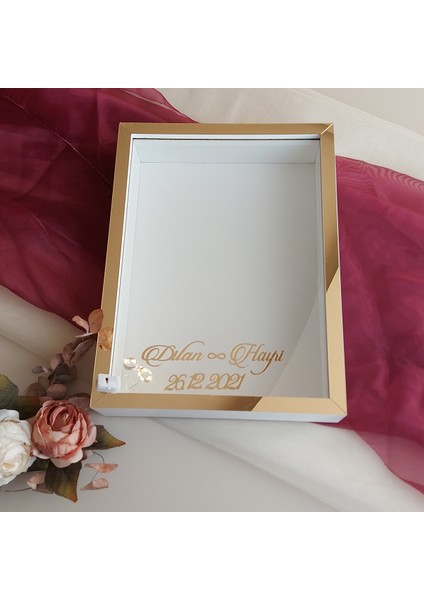 Beyaz 30X40 cm Fotoğraf Bölümsüz Yarı Gold Isimli Ledli Gül Saklama Kutusu