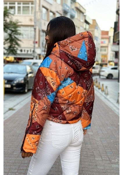 Kadın Kahverengi Desenli Kapüşonlu Kolları Fermuarlı Kısa Şişme Mont indirimleri