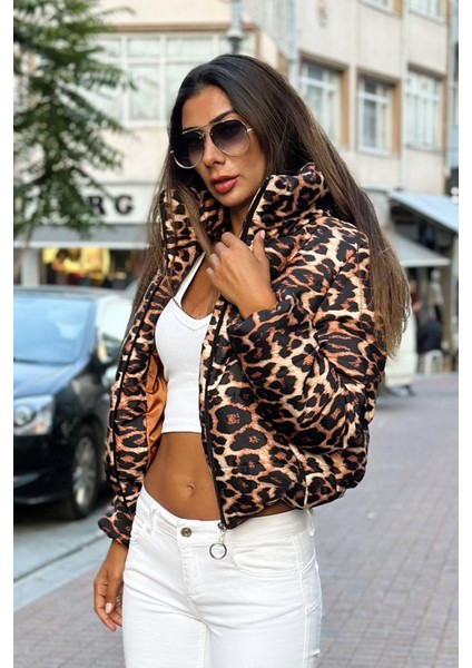 Kadın Leopar Desenli Dik Yaka Kısa Şişme Mont