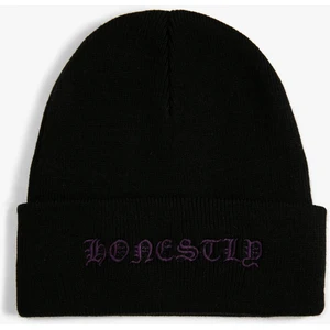 Grafiti Işlemeli Bere Katlama Detaylı