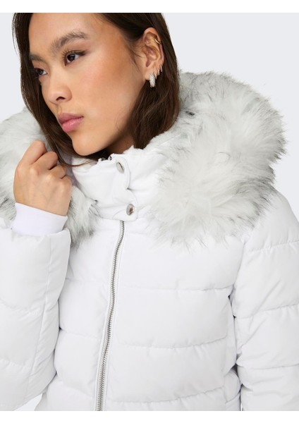Kapüşonlu Beyaz Kadın Mont 15304767 fırsatları