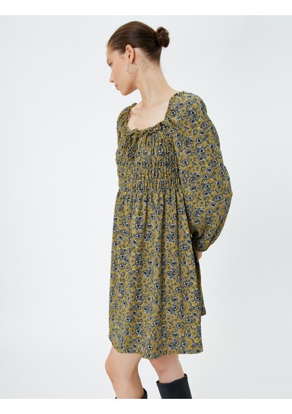 Çiçekli Mini Kışlık Elbise Kare Yaka Uzun Kollu Gipe Detaylı