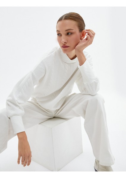 Dik Yaka Sweatshirt Dokulu Düşük Omuzlu