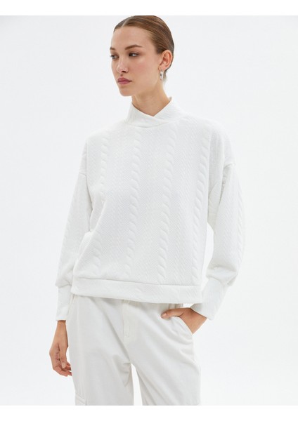 Dik Yaka Sweatshirt Dokulu Düşük Omuzlu modelleri