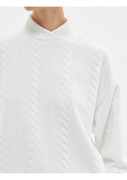 Dik Yaka Sweatshirt Dokulu Düşük Omuzlu indirimleri