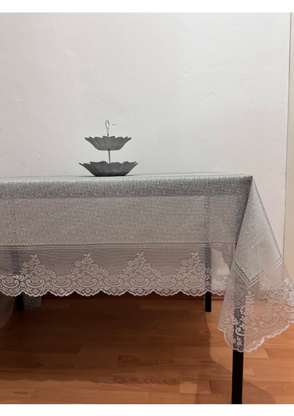 Çini Desenli Dertsiz Leke Tutmaz Dantelli Masa Örtüsü Gümüş 160X220 cm indirimleri