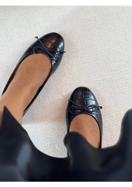 Croco Siyah Pisi Fiyonk Detaylı Kadın Babet fırsatları