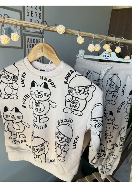 Yazekids Anime Kedi Baskılı Krem Renkli Çocuk Eşofman Takımı modelleri