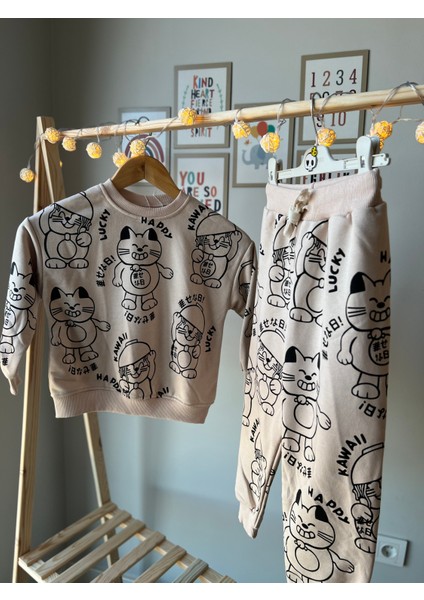 Yazekids Anime Kedi Baskılı Krem Renkli Çocuk Eşofman Takımı fırsatları