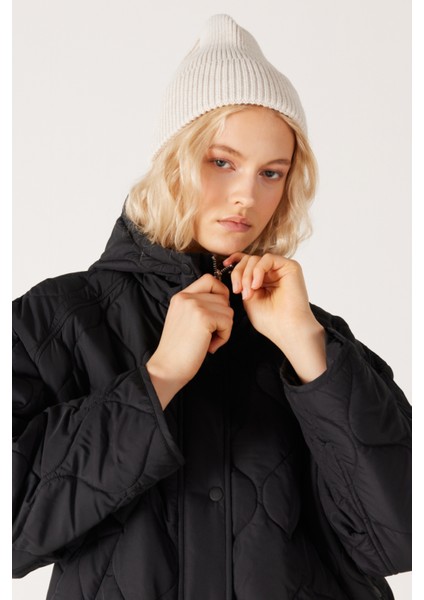 Regular Fit Normal Kesim Kapüşonlu Kapitone Siyah Mont