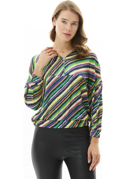 Önü Yarım Fermuarlı Verev Çizgili Bluz fiyatları