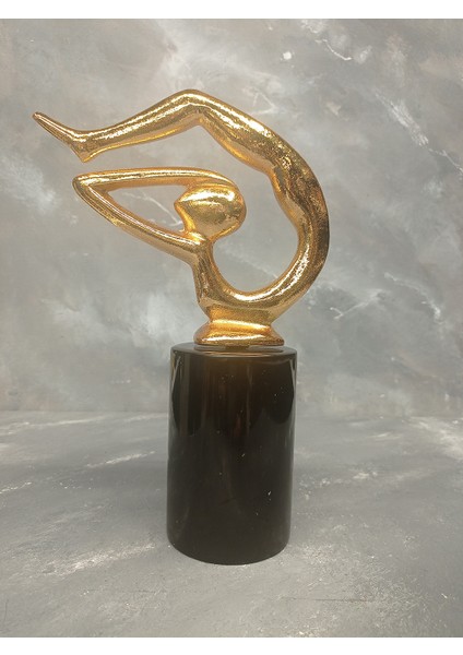 Mermer Kaideli Jimnastikçi Kadın Figürü