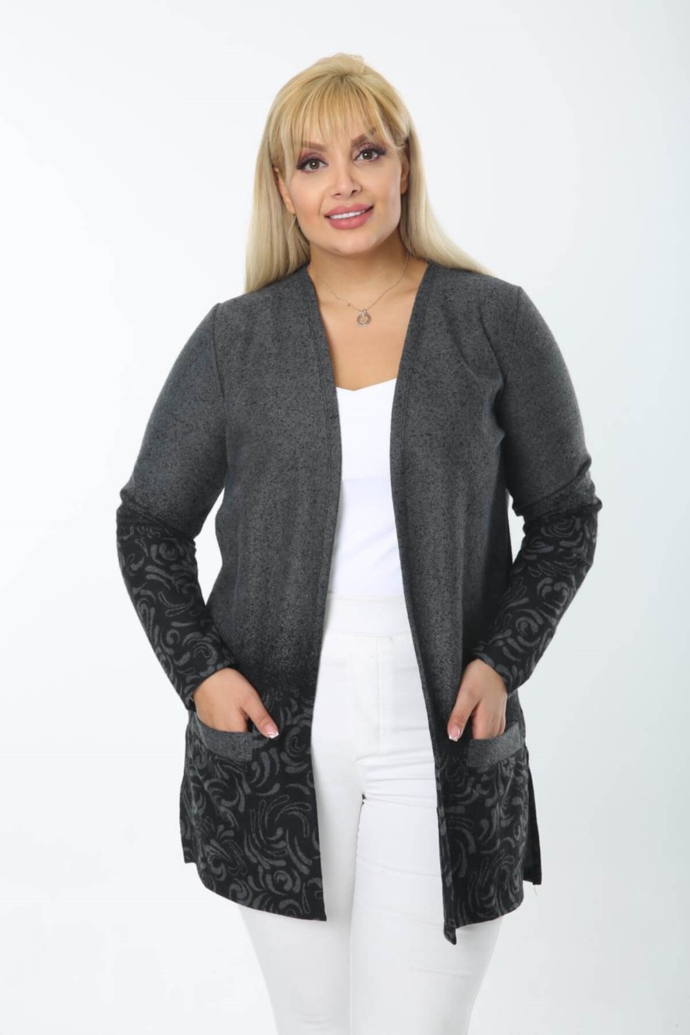 Mia Butik Büyük Beden Siyah Yaprak Desenli Cepli Kısa Hırka