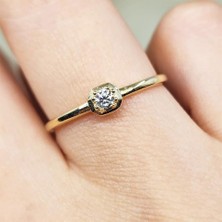 Fasek Gold Altıgen Minimal Signity Taşlı (Zirkon)Tek Taş 925 Ayar Gümüş Yüzük
