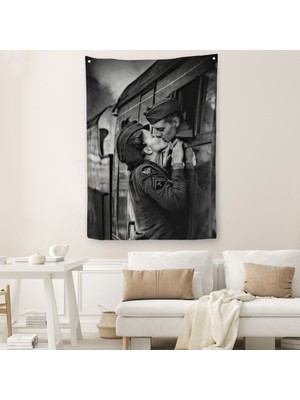 Harita Sepeti Ayrılık Zamanı Sevgilisi İle Trende Öpüşen Asker Duvar Örtüsü - Halısı-5227