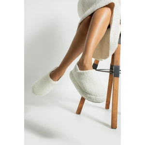 Trios Shoes Kadın Lastikli Kaymaz Taban Peluş Ev Botu Panduf TS1153