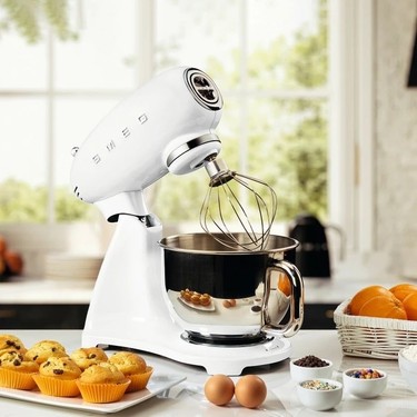 Smeg SMF03WHEU Retro 4.8 Litre Beyaz Stand Mikser Fiyatı