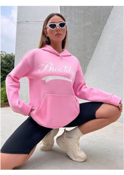 Kadın Pembe Brooklyn Baskılı Oversize Kapüşonlu Sweatshirt modelleri