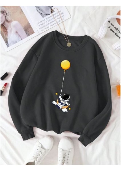 Unisex Siyah Astronaut With Balloons Düz Bisiklet Yaka Sweatshirt