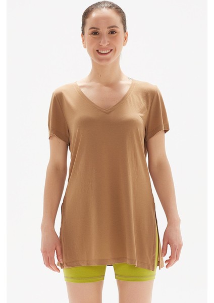 Paloma V Yaka Rahat Kesim Yırtmaç Detaylı Örme T-Shirt 1034