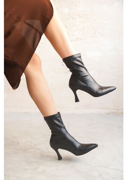 Kadın Lopez Streç Malzeme Sivri Burun Topuklu Bot Siyah-Deri modelleri