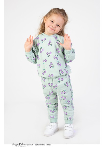 Kız Bebek&çocuk Iki Iplik Kumaş Kiraz Desenli Orta Kalınlıkta Örme Basic Oversize Alt Üst Eşofman Takımı