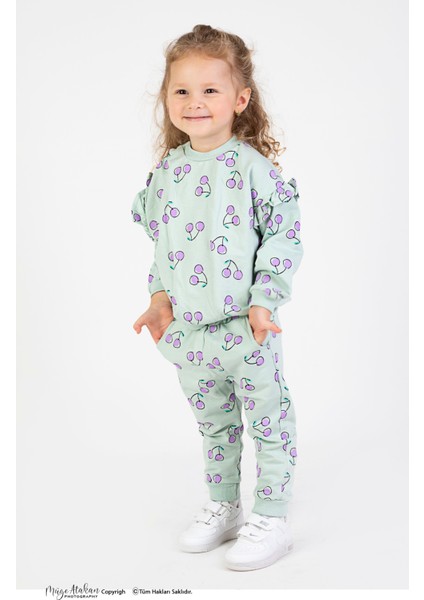 Kız Bebek&çocuk Iki Iplik Kumaş Kiraz Desenli Orta Kalınlıkta Örme Basic Oversize Alt Üst Eşofman Takımı