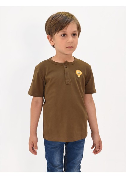 Erkek Çocuk Nakış Detaylı Hakim Yaka Tshirt
