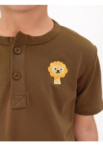 Erkek Çocuk Nakış Detaylı Hakim Yaka Tshirt