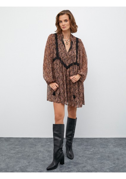 Melis Ağazat x Koton - Püsküllü Balon Kollu Etnik Şifon Elbise