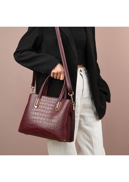 Çanta Kadın Çantası 2023 Yeni Avrupa ve Amerikan Tarzı Timsah Desen Bayan Çanta Çok Katmanlı Büyük Kapasiteli Tek Omuzlu Messenger Çanta (Yurt Dışından) modelleri