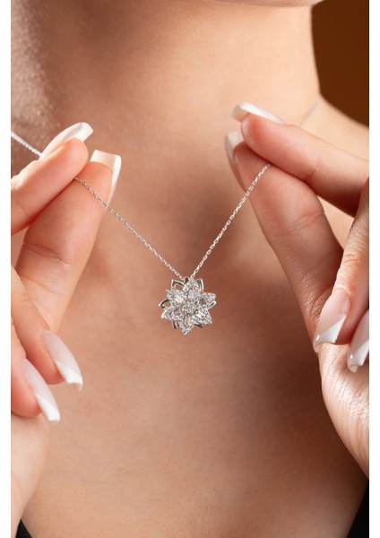 925 Ayar Gümüş Baget Taşlı Dönen 6 Yapraklı Çiçek Kolye fiyatları