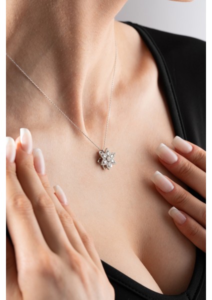 925 Ayar Gümüş Baget Taşlı Dönen 6 Yapraklı Çiçek Kolye modelleri