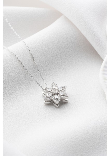 925 Ayar Gümüş Baget Taşlı Dönen 6 Yapraklı Çiçek Kolye fırsatları