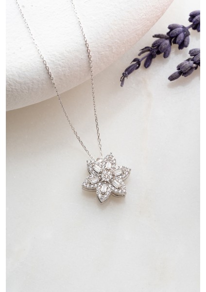 925 Ayar Gümüş Baget Taşlı Dönen 6 Yapraklı Çiçek Kolye indirimleri