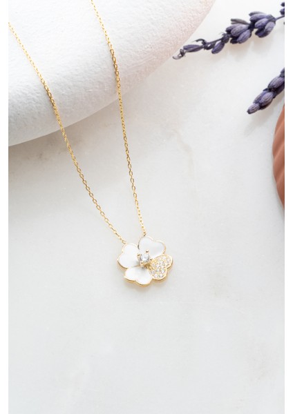 925 Ayar Gümüş Beyaz Mineli Yonca Tektaş Kolye modelleri