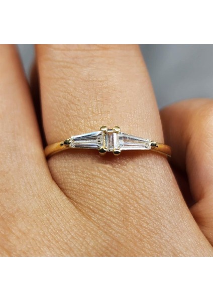 Gümüş Yüzük - Trapez Kesim Swarovski (Zirkon) Taşlı Enerji Tasarım Modern 925 Ayar Gümüş Yüzük