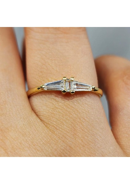 Gümüş Yüzük - Trapez Kesim Swarovski (Zirkon) Taşlı Enerji Tasarım Modern 925 Ayar Gümüş Yüzük indirimleri