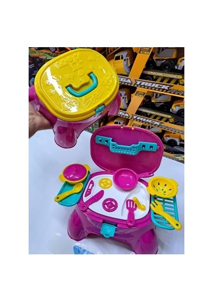 Tabure Yemek Seti 18 Parça Tutma Saplı Kilit Üst Kapak Oturak Oyuncak Içi Mutfak Gereçli 32X25X17CM