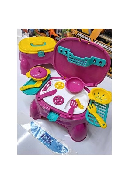 Tabure Yemek Seti 18 Parça Tutma Saplı Kilit Üst Kapak Oturak Oyuncak Içi Mutfak Gereçli 32X25X17CM